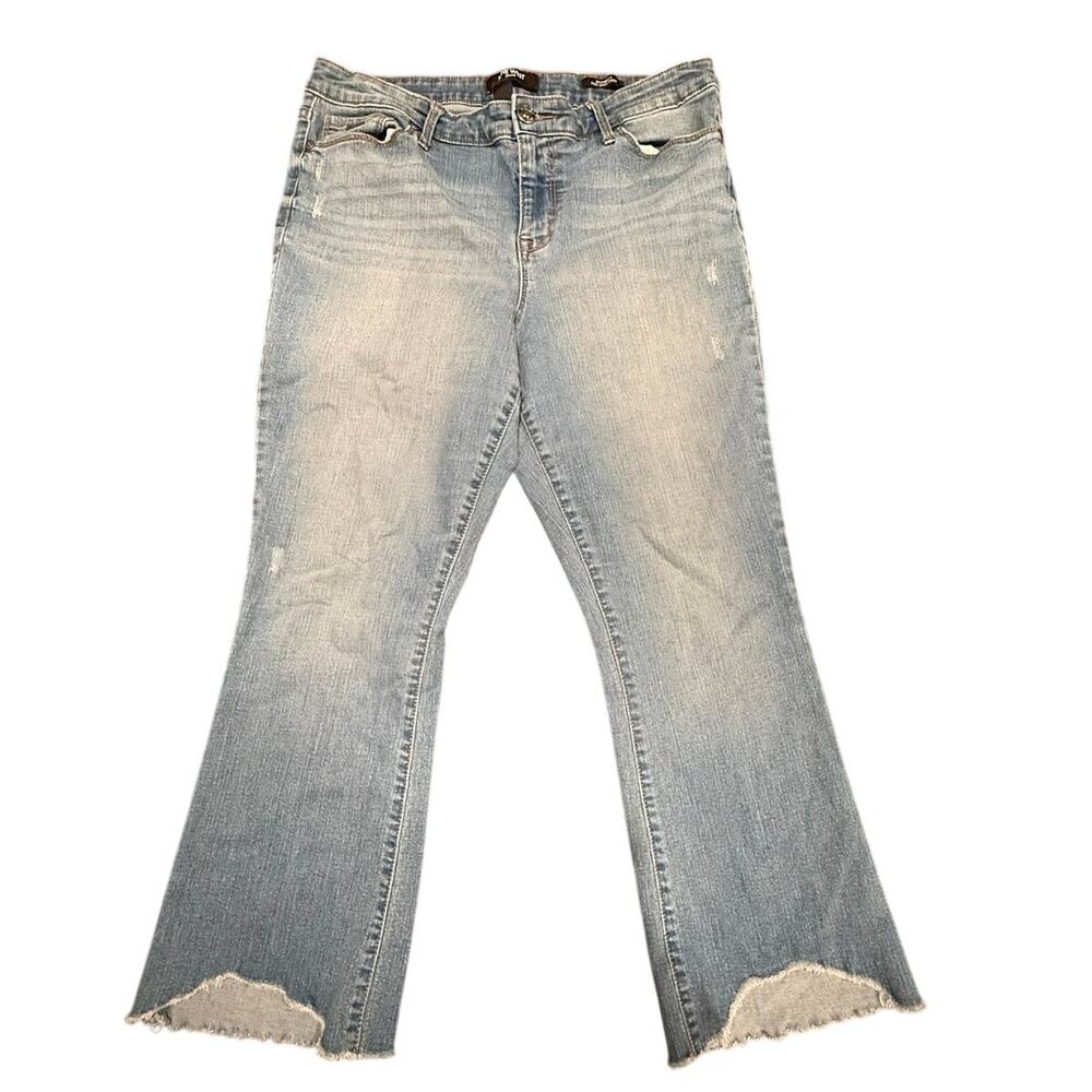 Nine West Women's Gramercy Kick Boot Crop Jeans Light Wash Denim Size 12